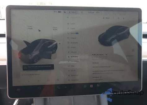 2023 Tesla Model Y z USA, uszkodzony, nr VIN 7SAYGAEEXPF685356